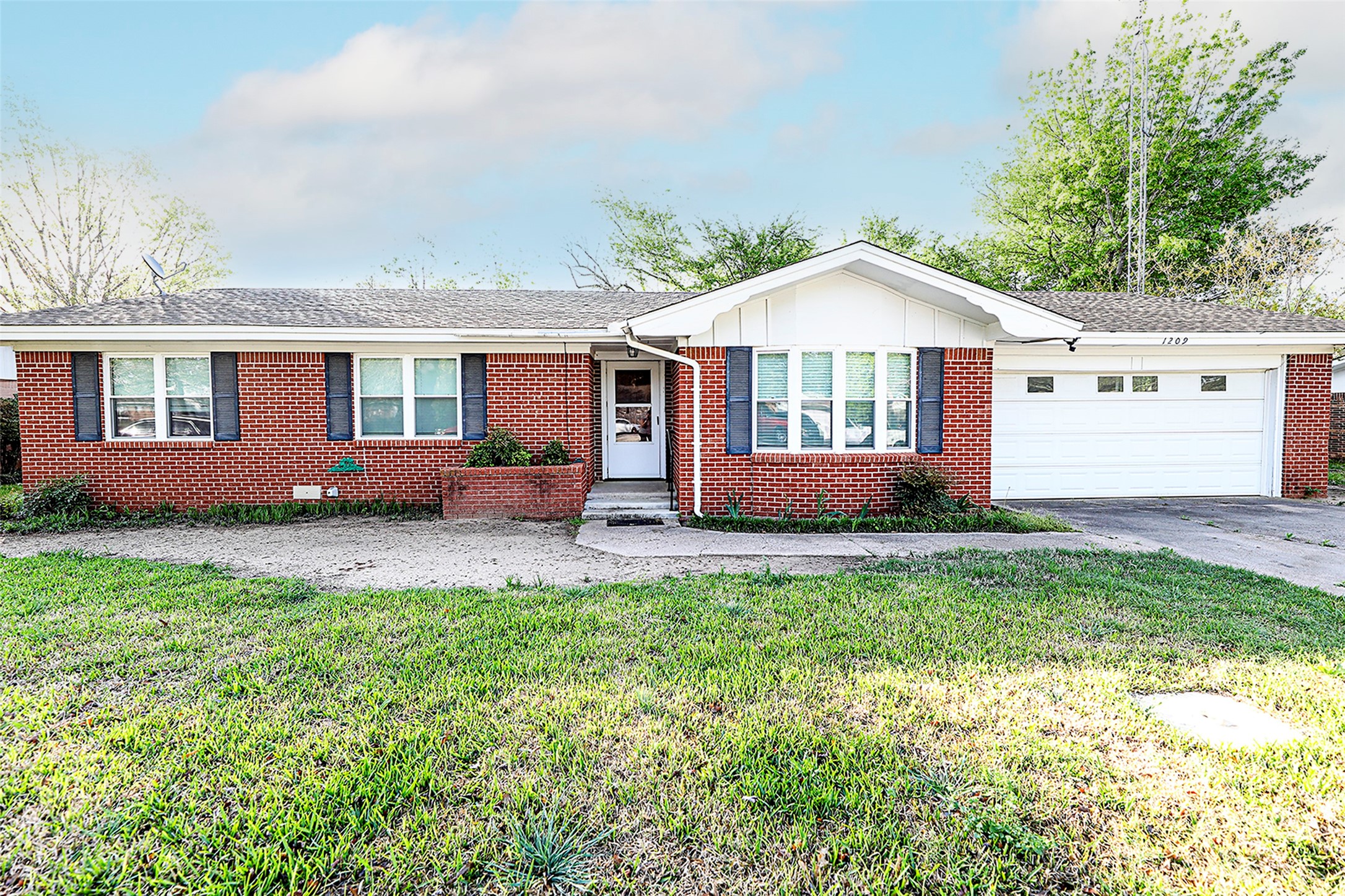 1209 Pebble Street Bowie TX 76230
