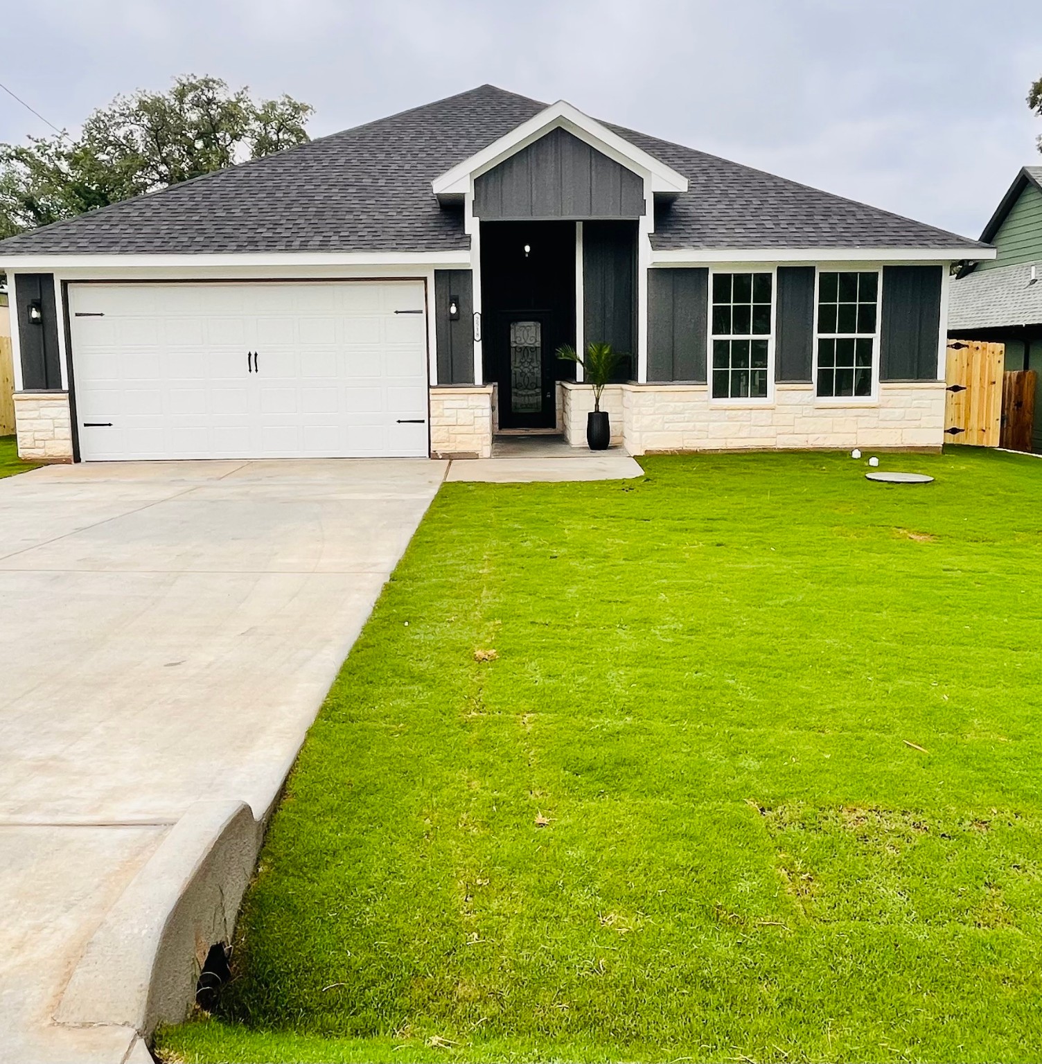 2518 Creek Drive Granbury TX 76048