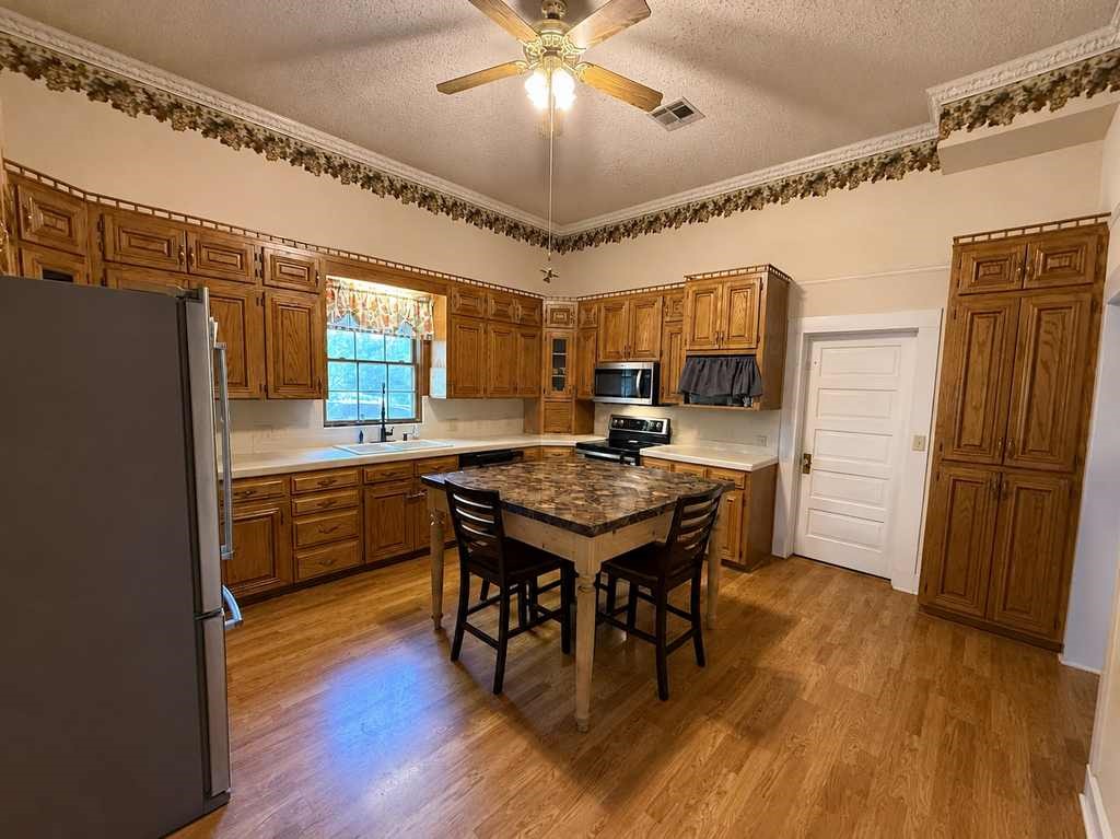 1708 S Wall Street Belton TX 76513