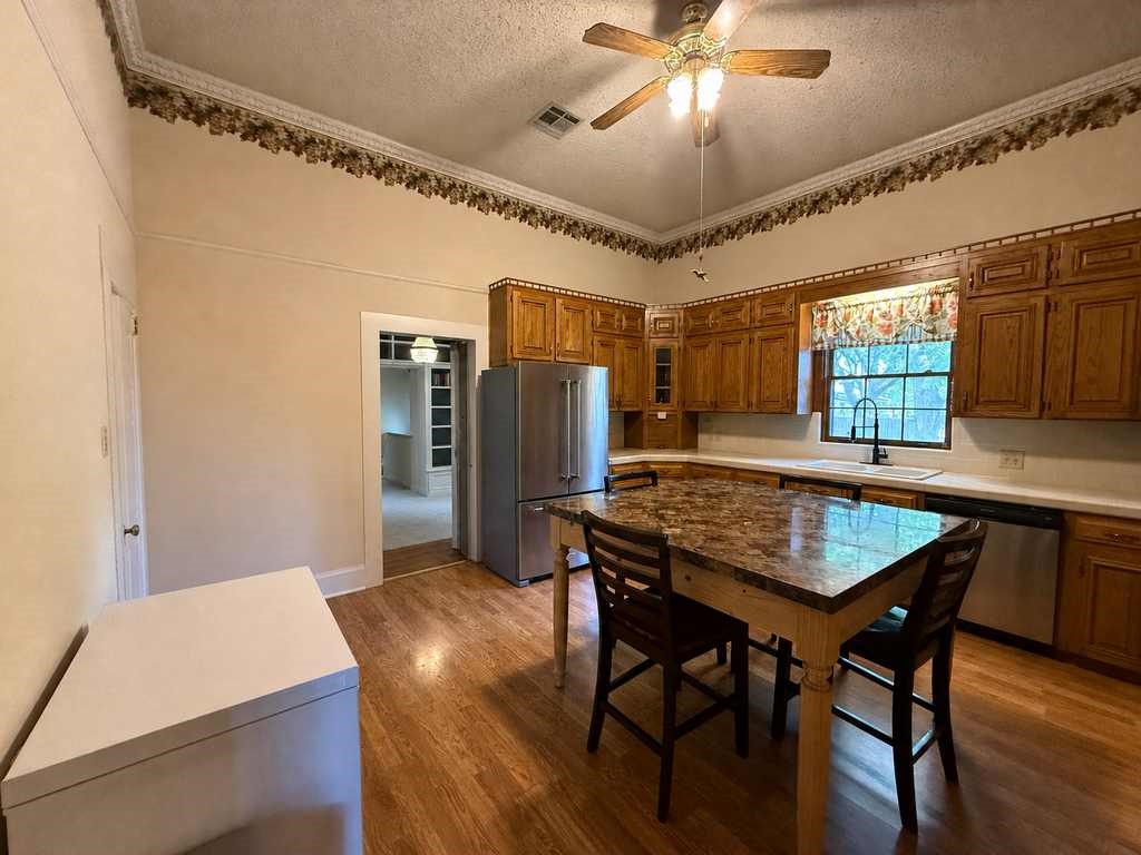 1708 S Wall Street Belton TX 76513