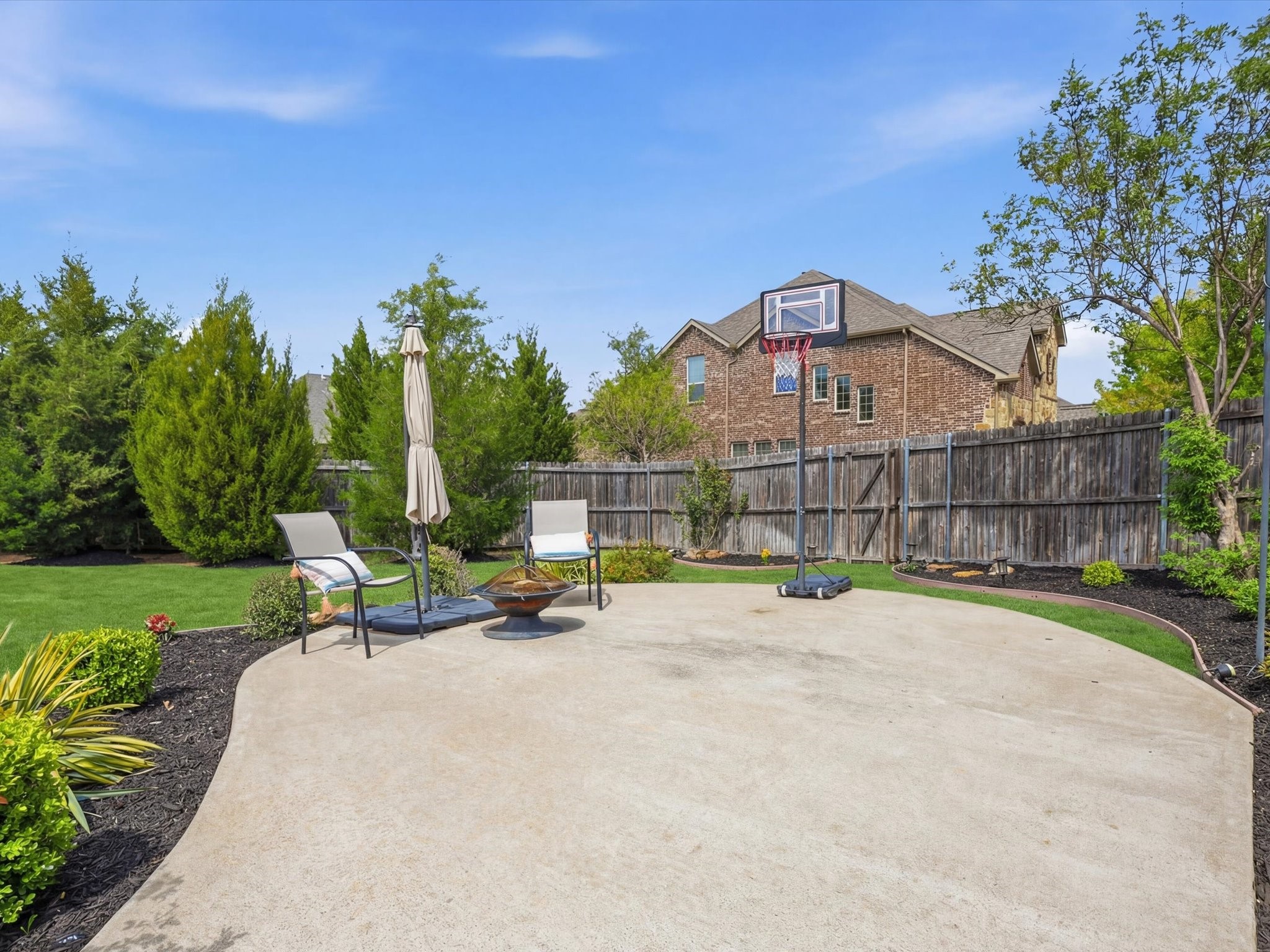 800 River Oak Avenue Euless TX 76039