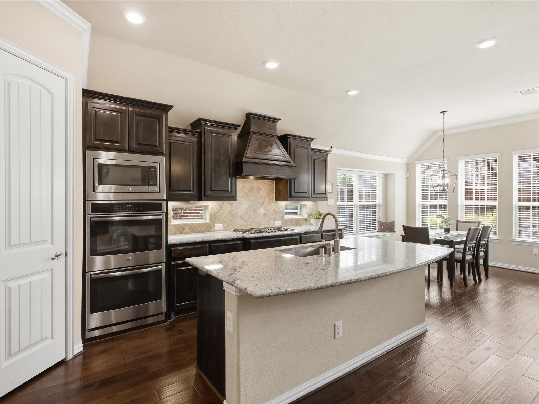 800 River Oak Avenue Euless TX 76039