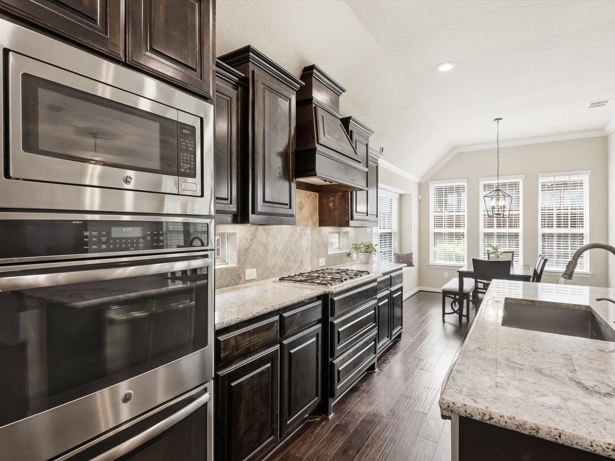 800 River Oak Avenue Euless TX 76039
