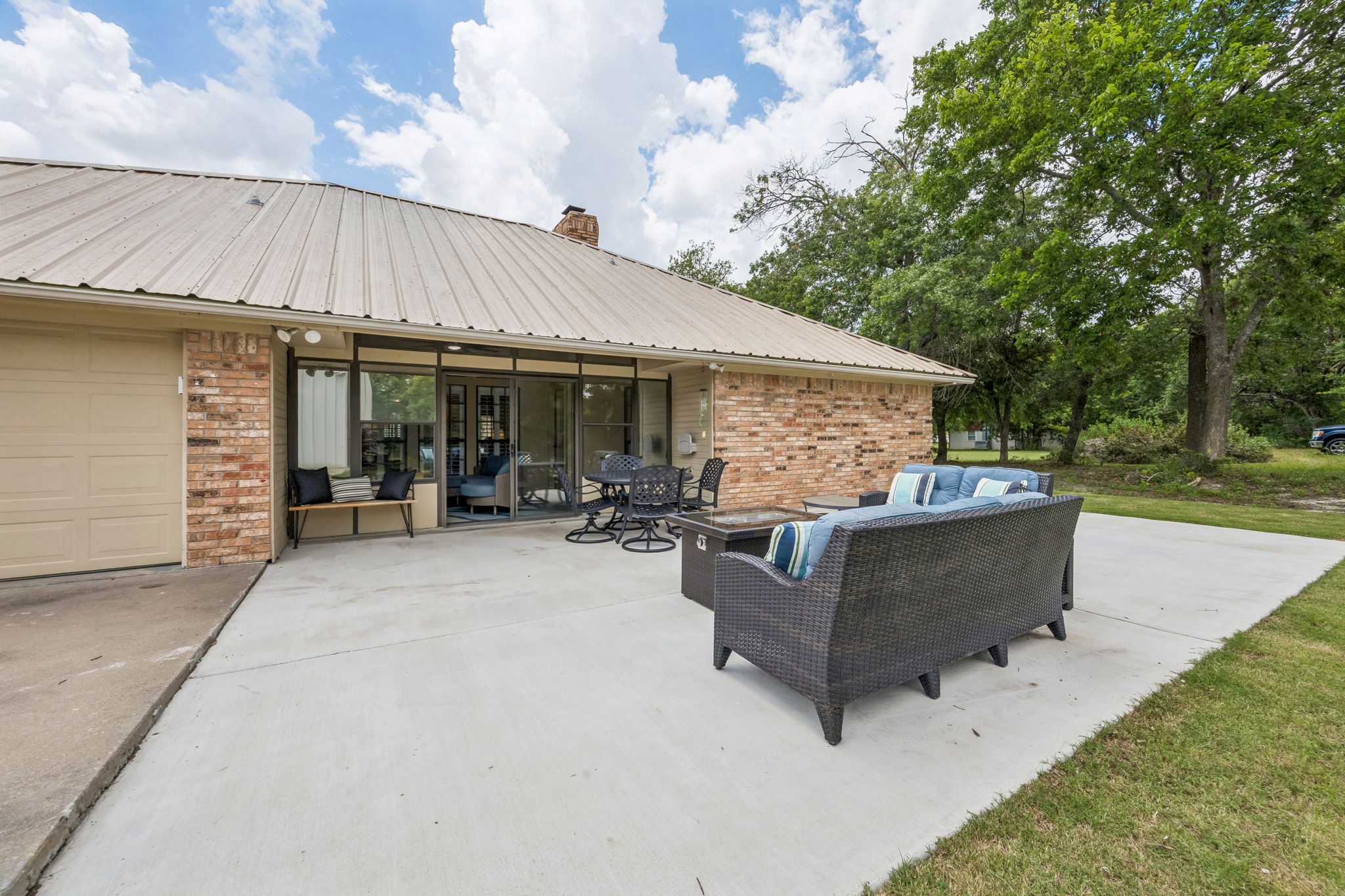 807 E State Highway 11 Tom Bean TX 75491