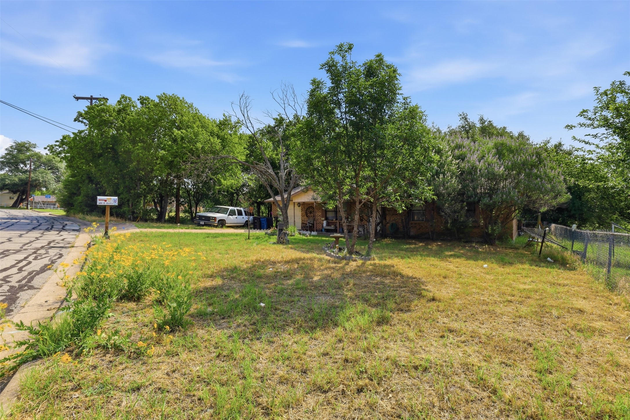 606 E Barton Street Granbury TX 76048