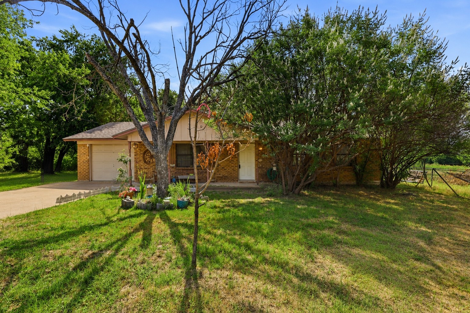 606 E Barton Street Granbury TX 76048