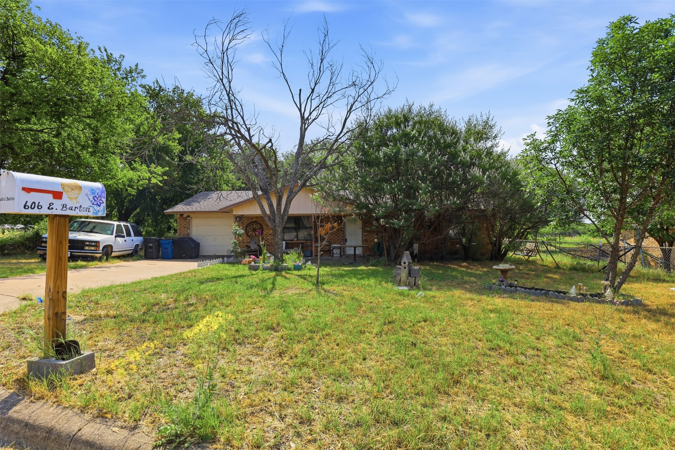 606 E Barton Street Granbury TX 76048