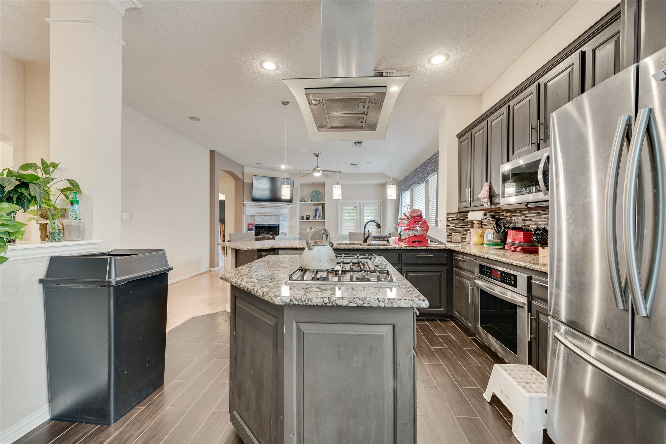 709 Creek Walk Place Arlington TX 76015