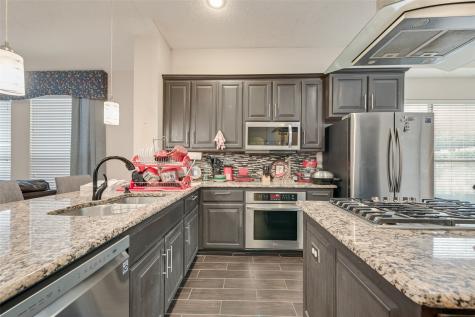 709 Creek Walk Place Arlington TX 76015