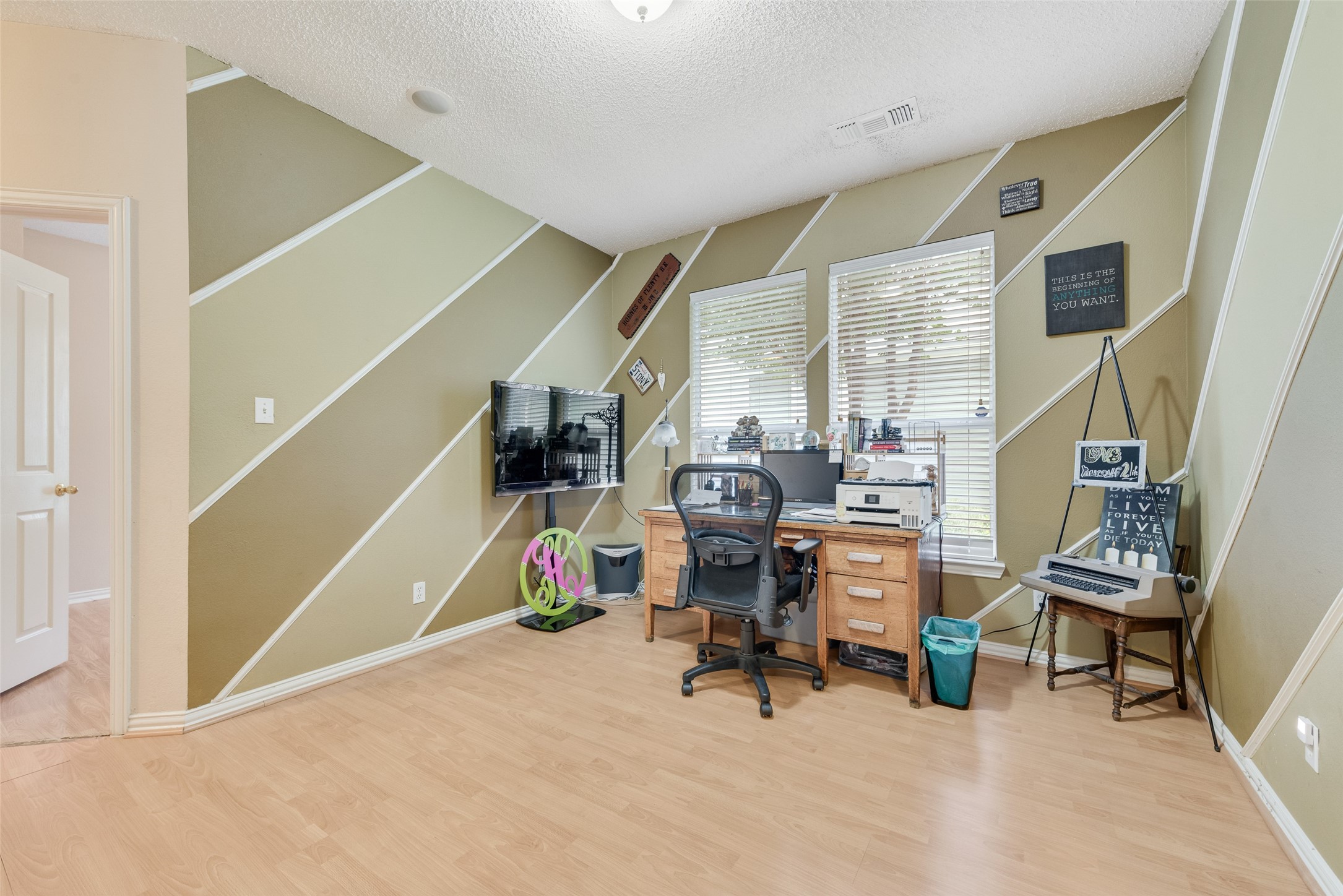 709 Creek Walk Place Arlington TX 76015