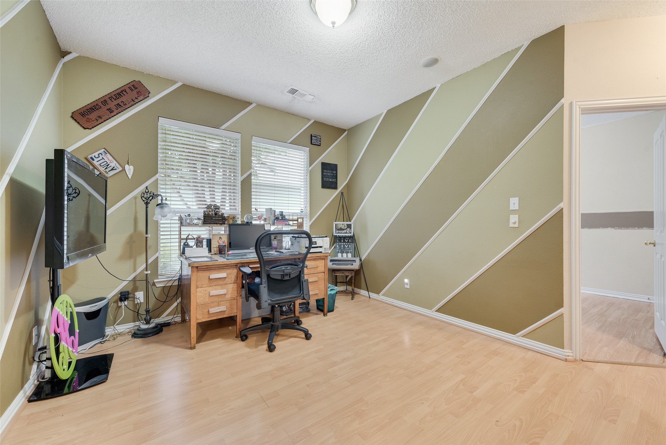 709 Creek Walk Place Arlington TX 76015