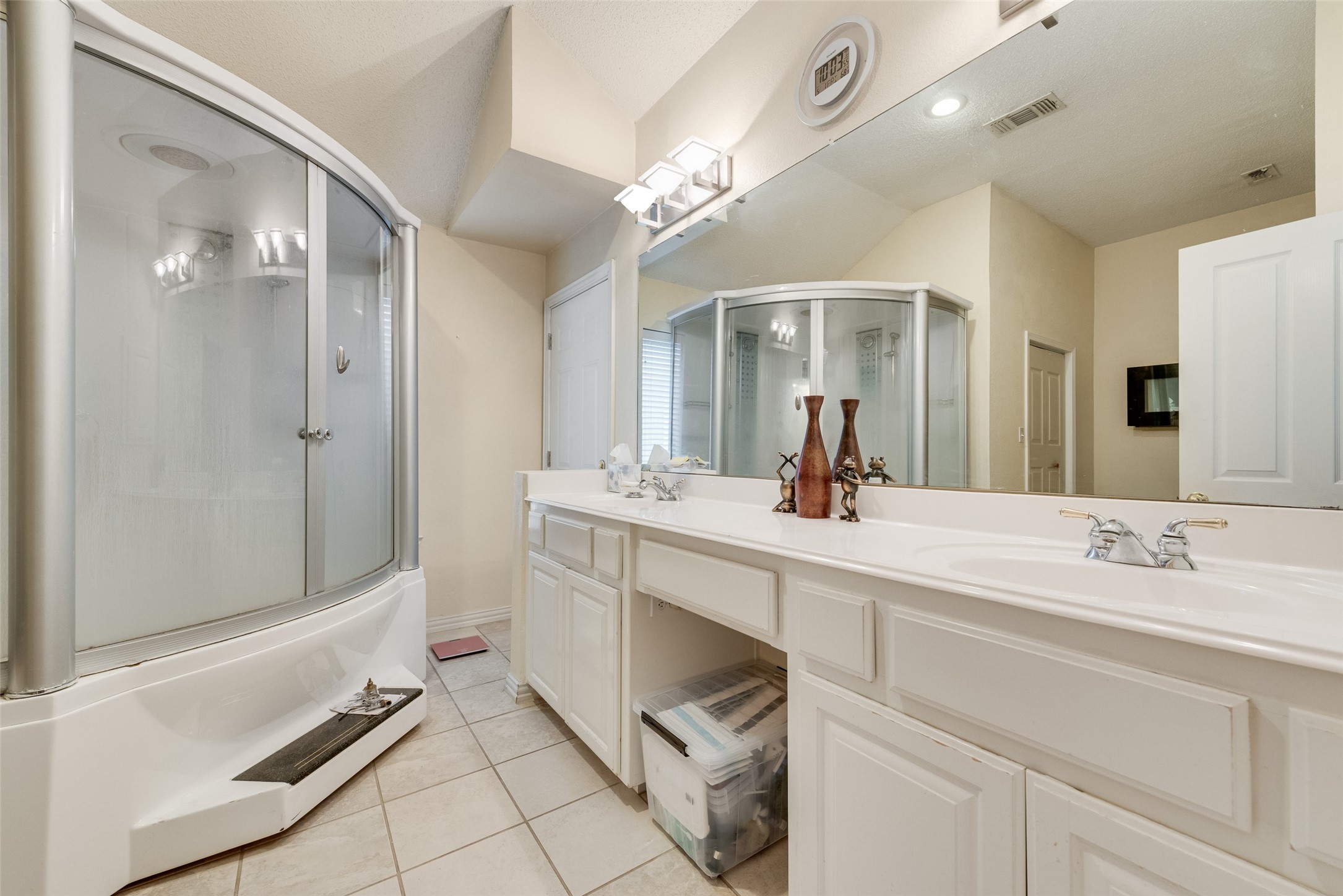 709 Creek Walk Place Arlington TX 76015