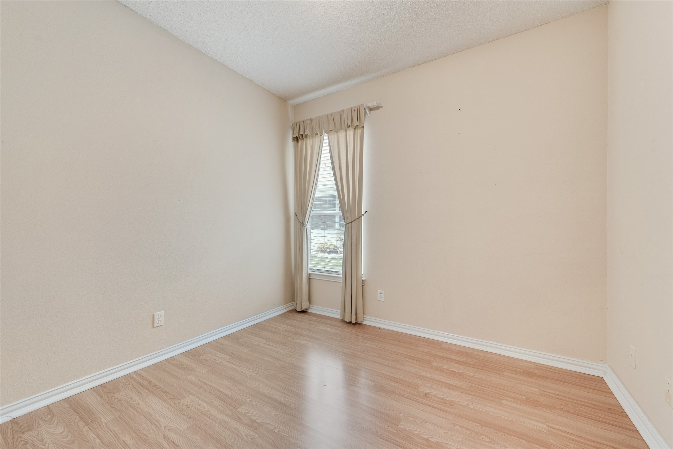 709 Creek Walk Place Arlington TX 76015