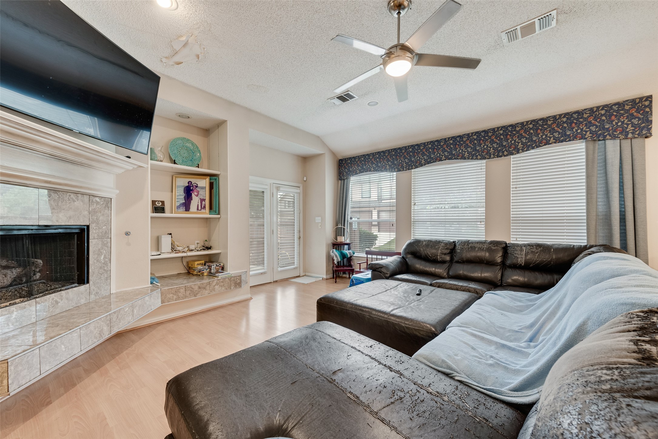 709 Creek Walk Place Arlington TX 76015