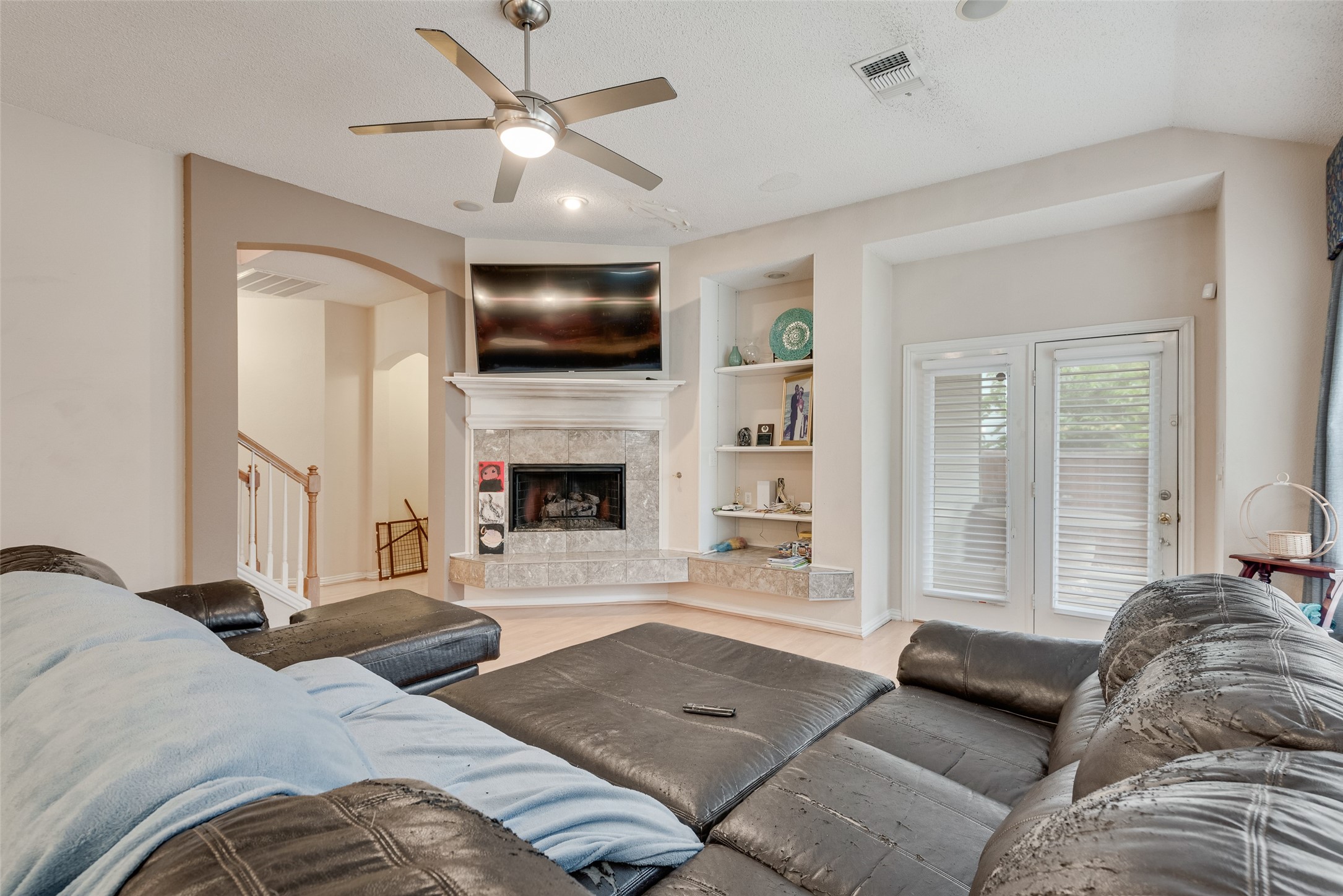 709 Creek Walk Place Arlington TX 76015