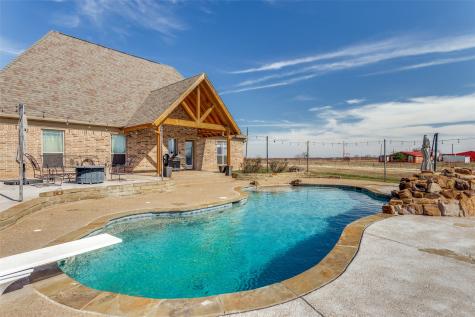 1233 County Road 3550 Paradise TX 76073