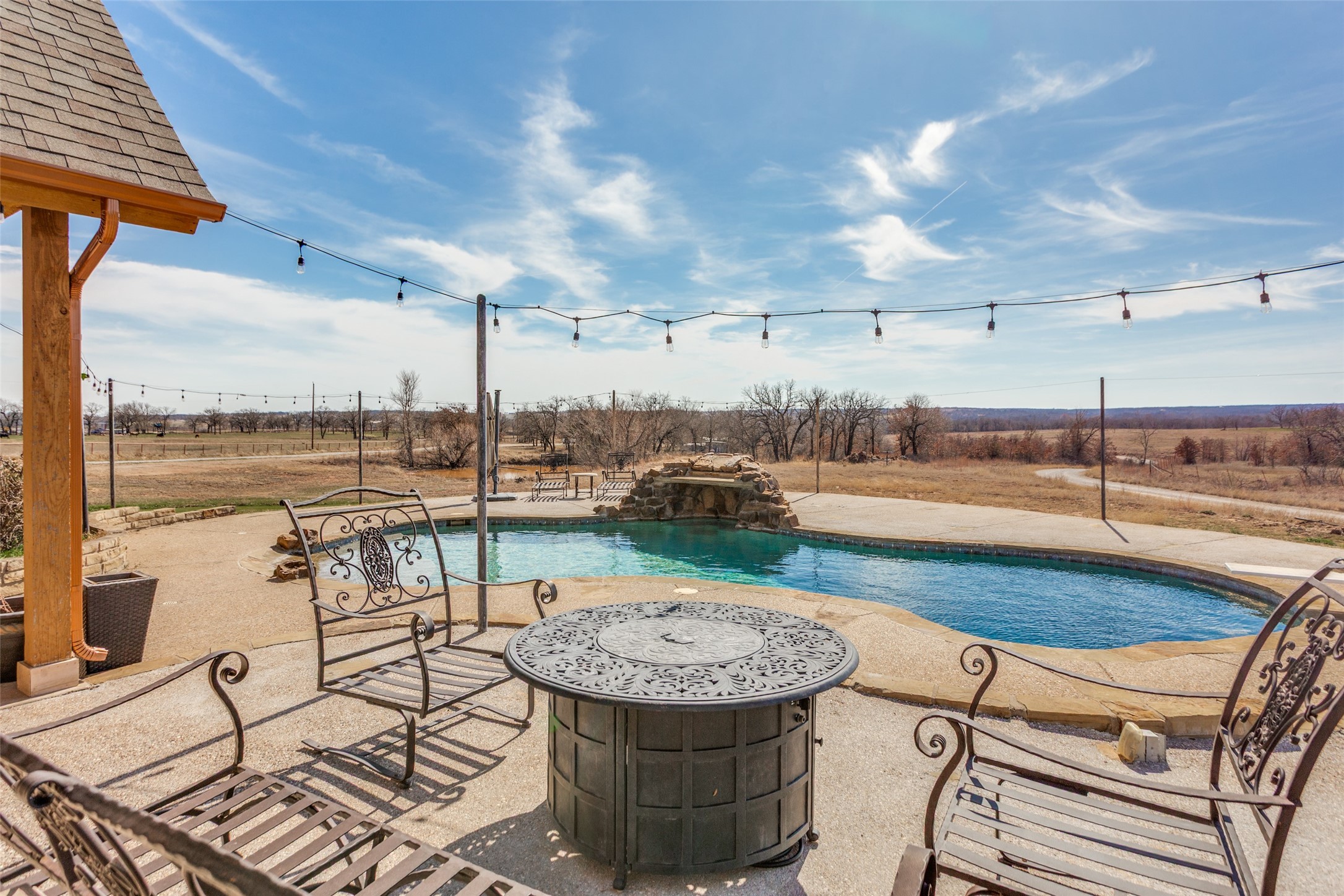 1233 County Road 3550 Paradise TX 76073