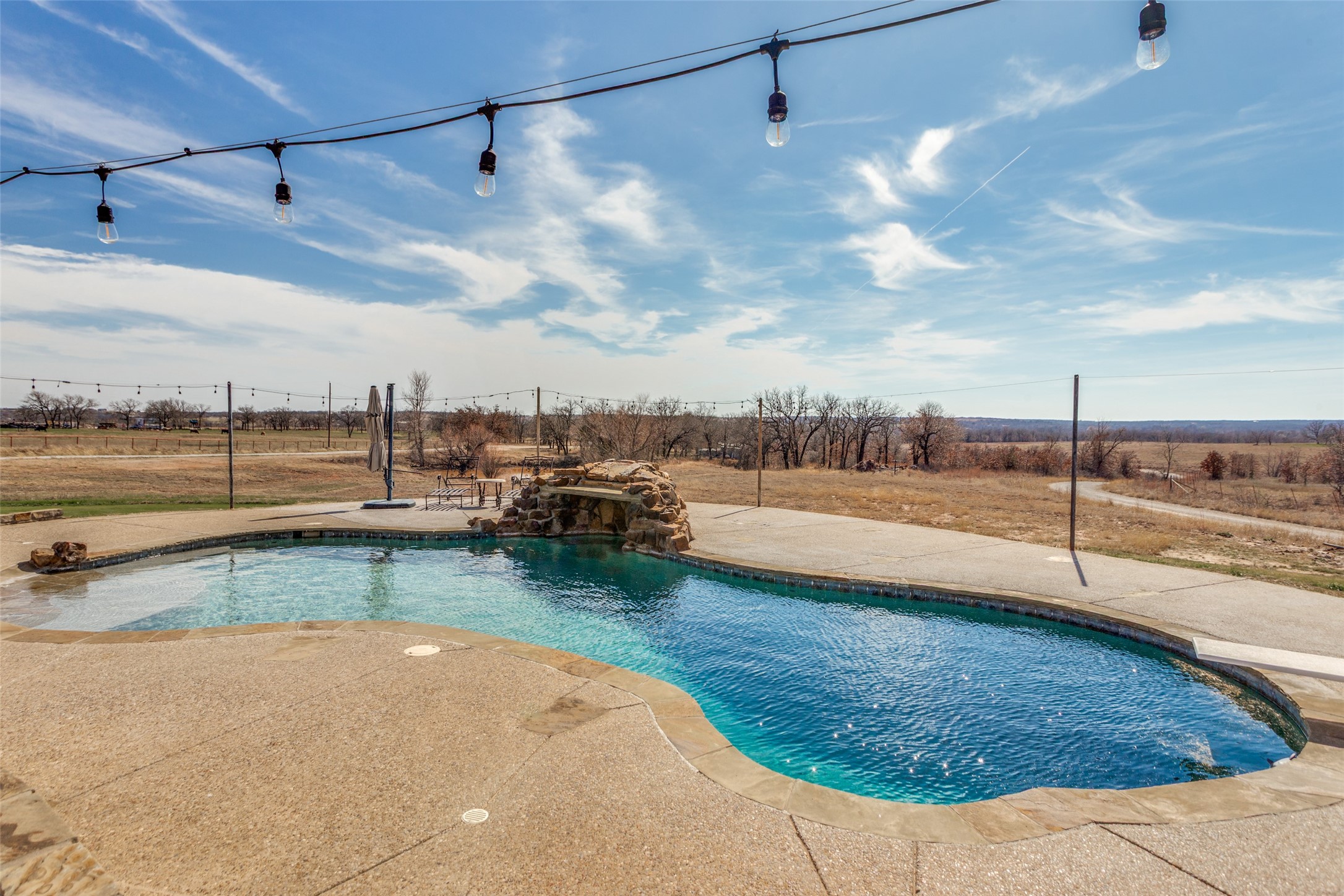 1233 County Road 3550 Paradise TX 76073