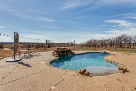 1233 County Road 3550 Paradise TX 76073
