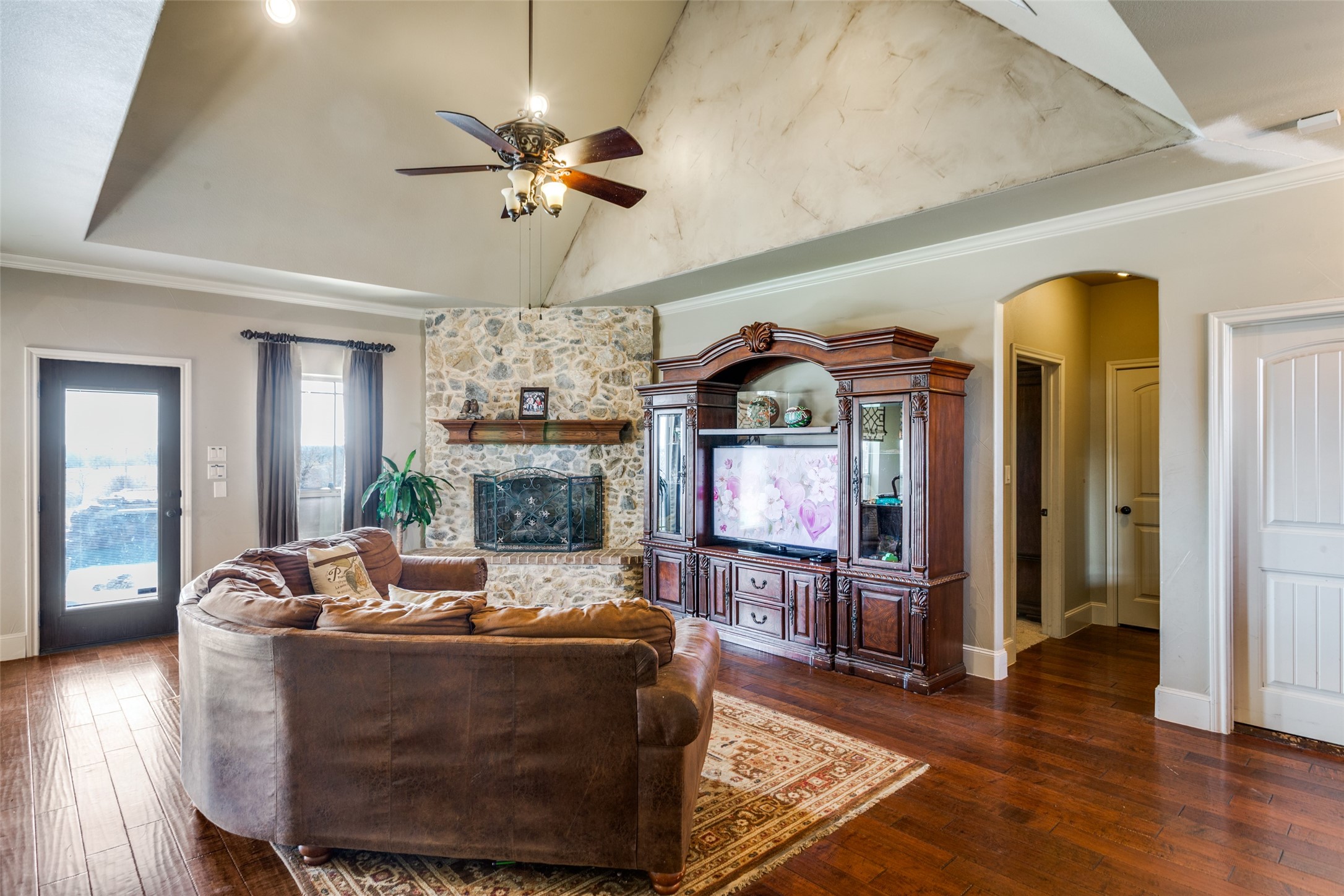 1233 County Road 3550 Paradise TX 76073