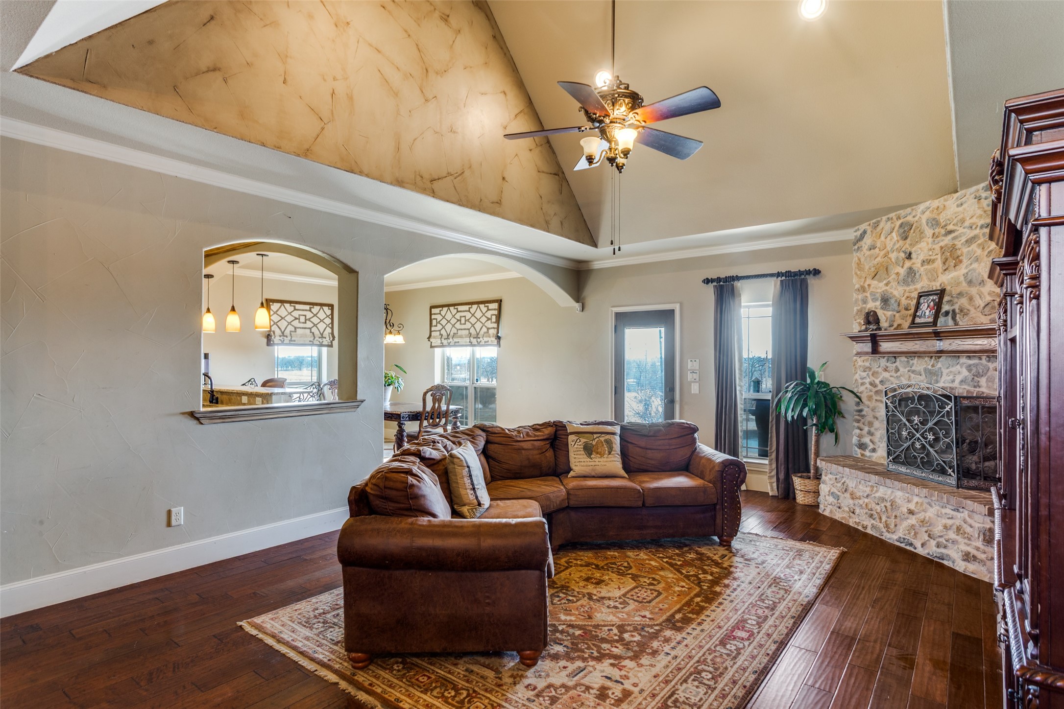 1233 County Road 3550 Paradise TX 76073