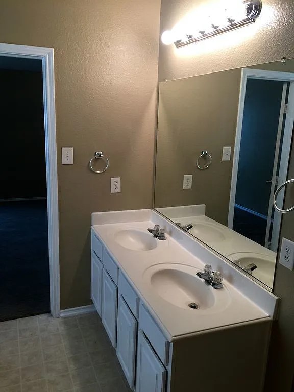 516 Ashdale Drive Fort Worth TX 76140