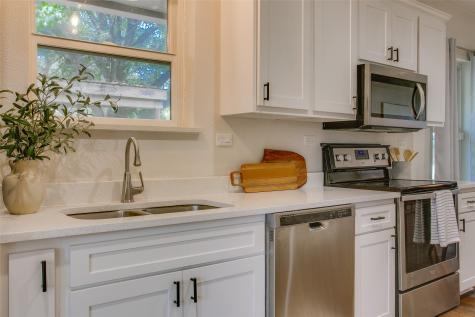 2606 W 12th Street Dallas TX 75211