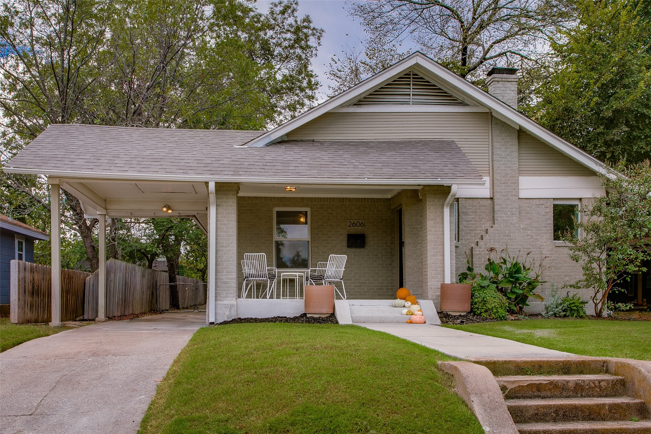 2606 W 12th Street Dallas TX 75211