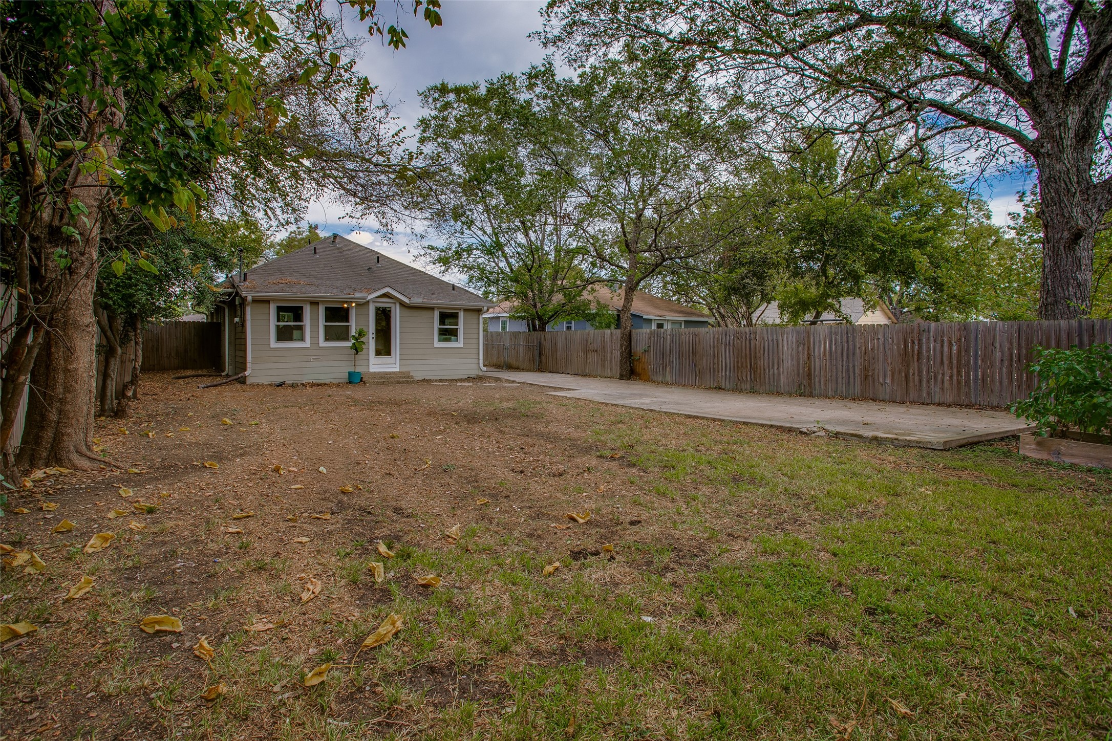 2606 W 12th Street Dallas TX 75211