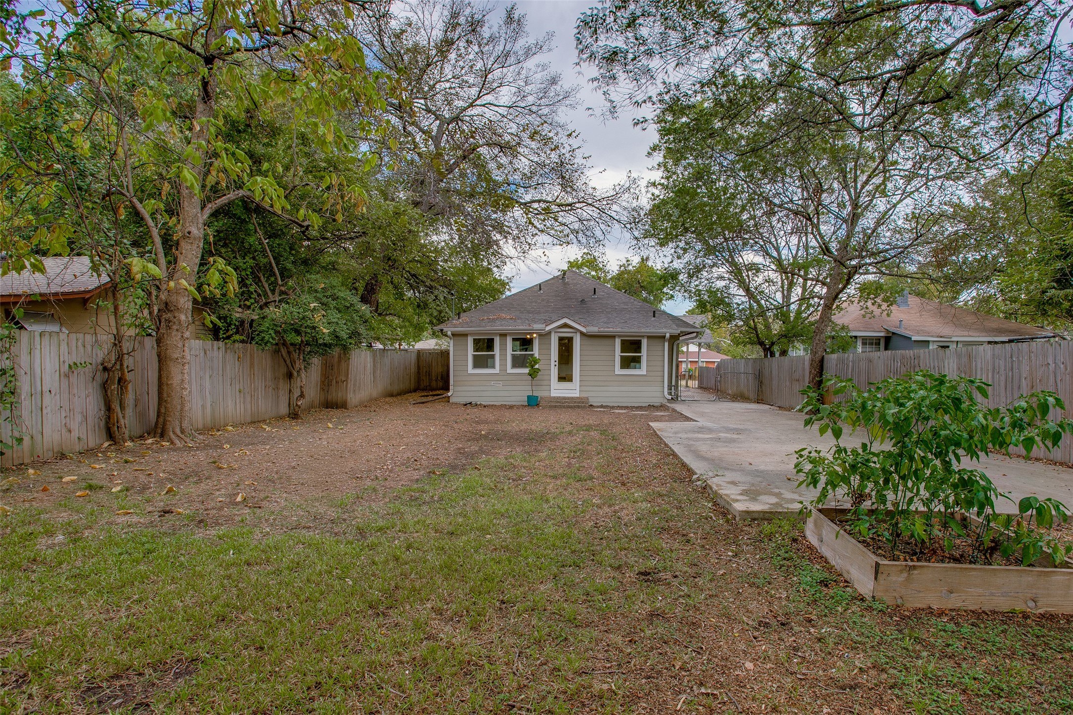 2606 W 12th Street Dallas TX 75211