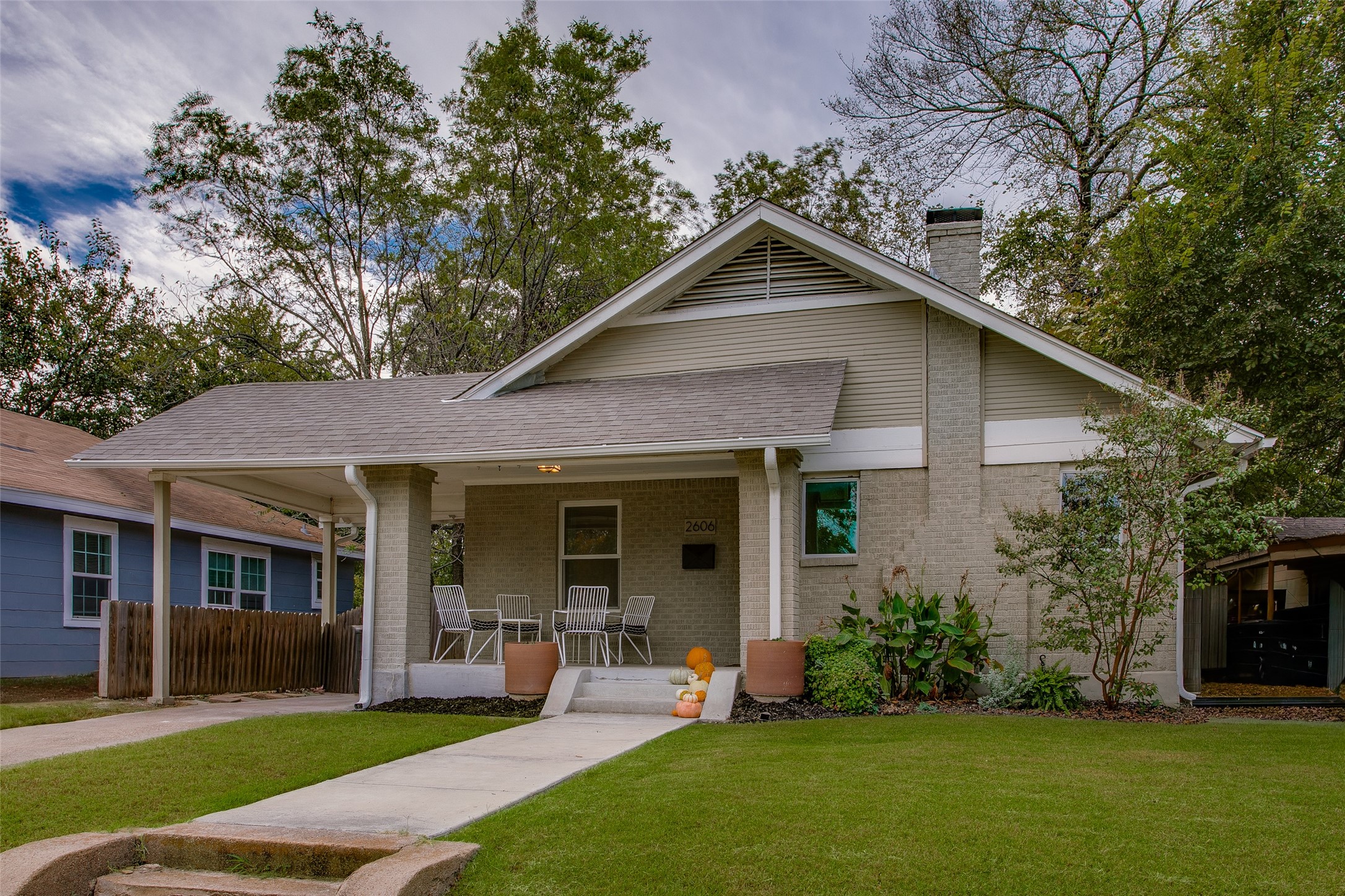 2606 W 12th Street Dallas TX 75211