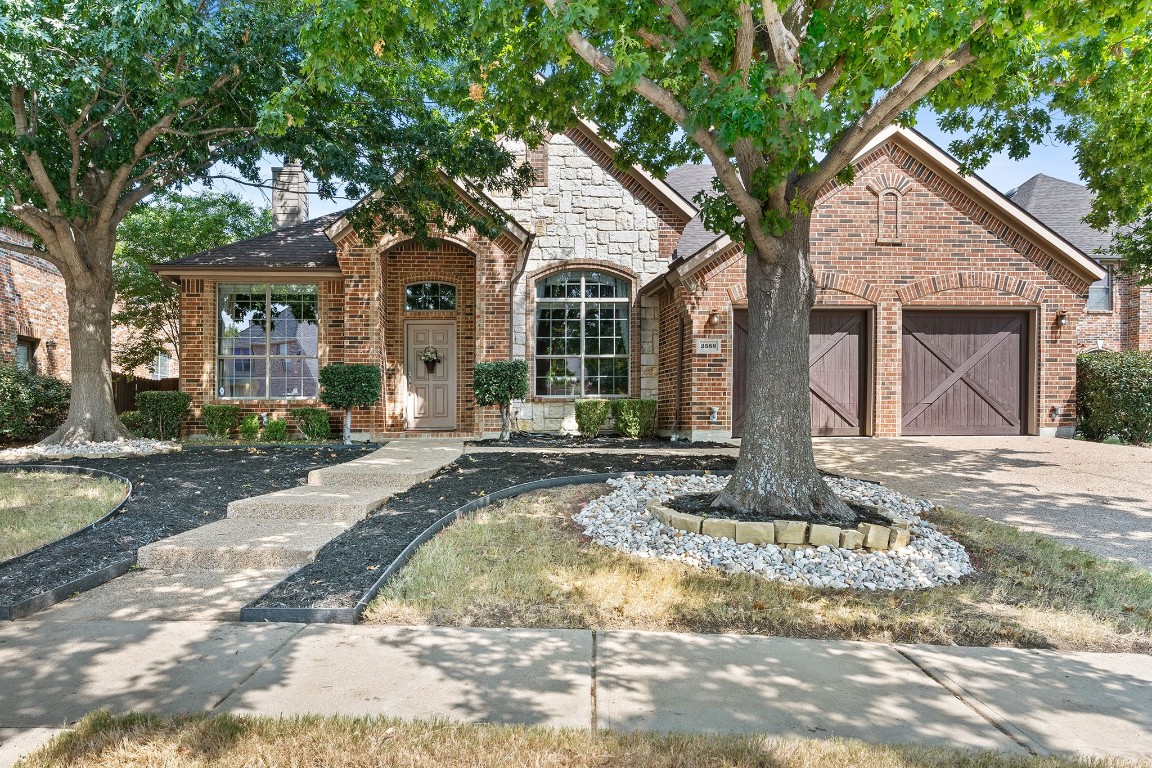 2588 Waters Edge Drive Grand Prairie TX 75054