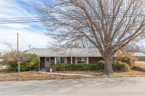 1408 N Lane Street Comanche TX 76442