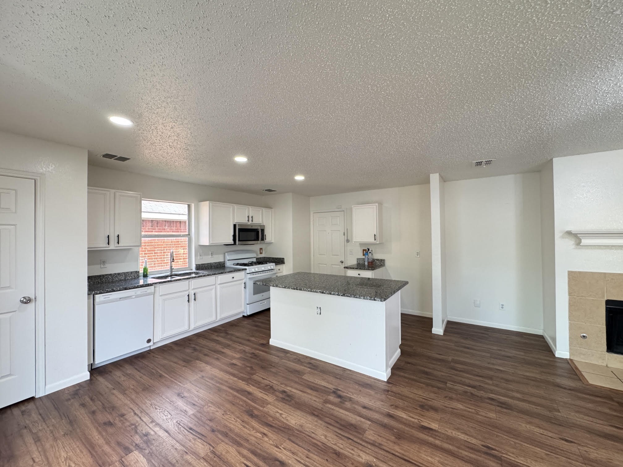 7305 Marsland Lane Arlington TX 76001