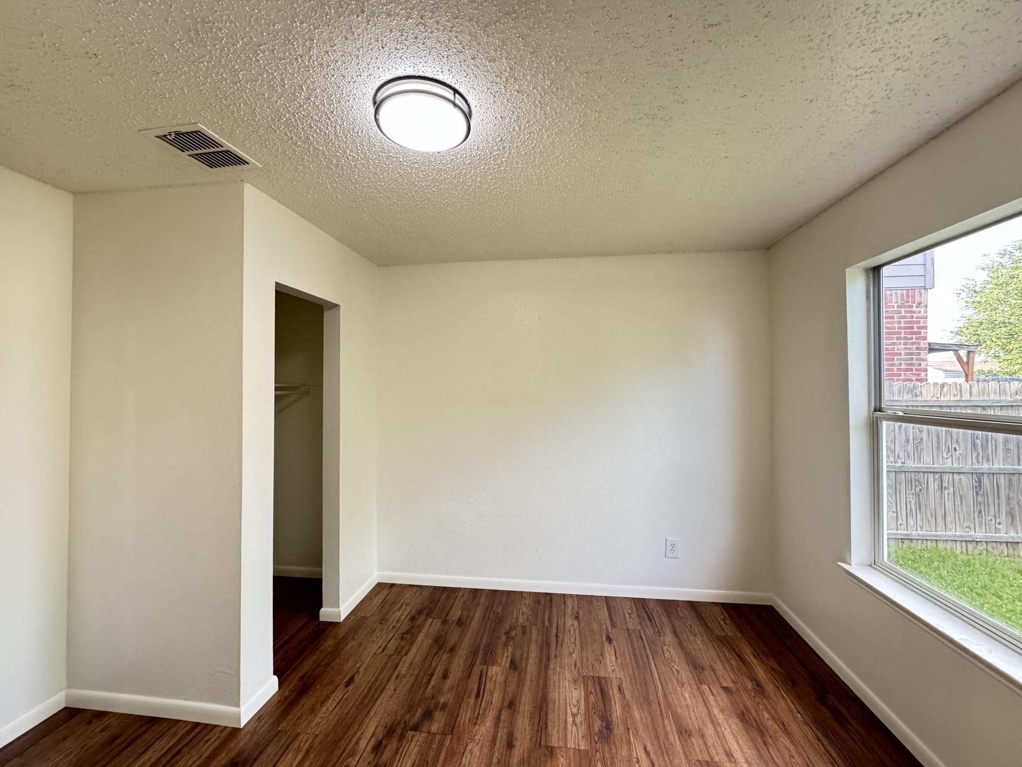 7305 Marsland Lane Arlington TX 76001