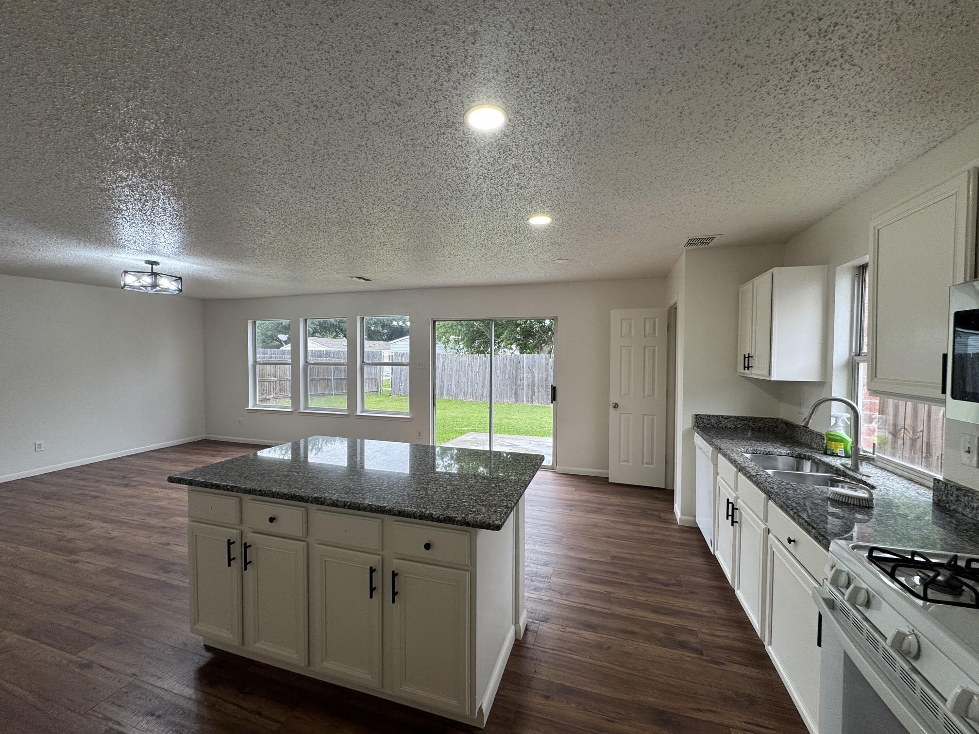 7305 Marsland Lane Arlington TX 76001