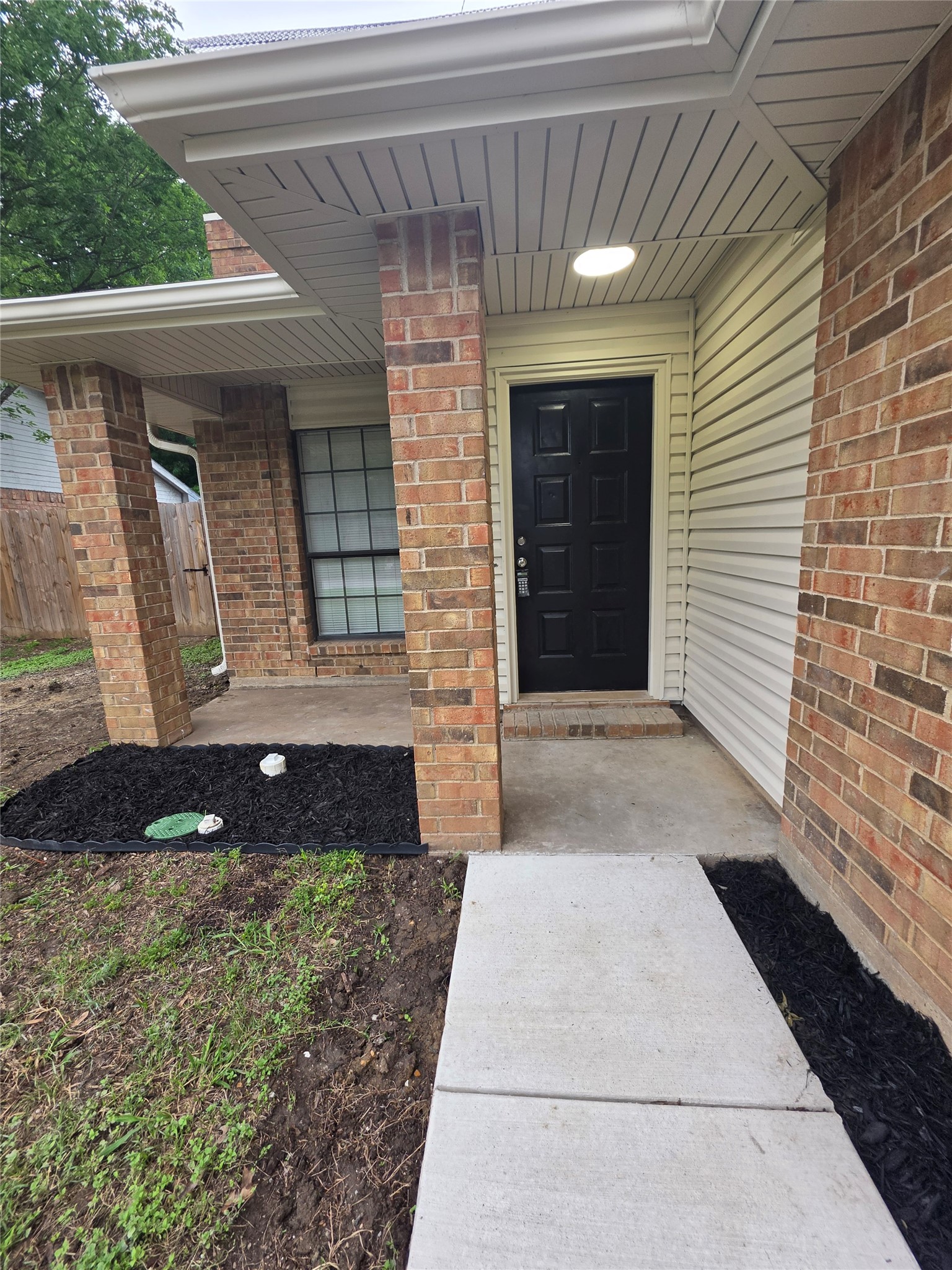 323 Valley Spring Drive Arlington TX 76018