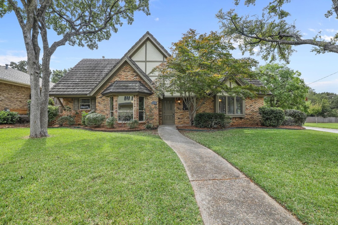 500 Willow Creek Court Arlington TX 76011