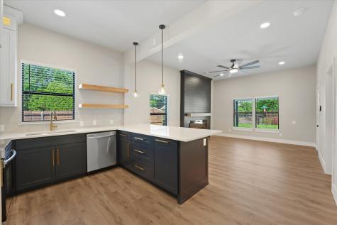 300 Steinman Avenue Dallas TX 75203