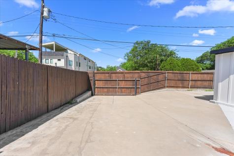 300 Steinman Avenue Dallas TX 75203