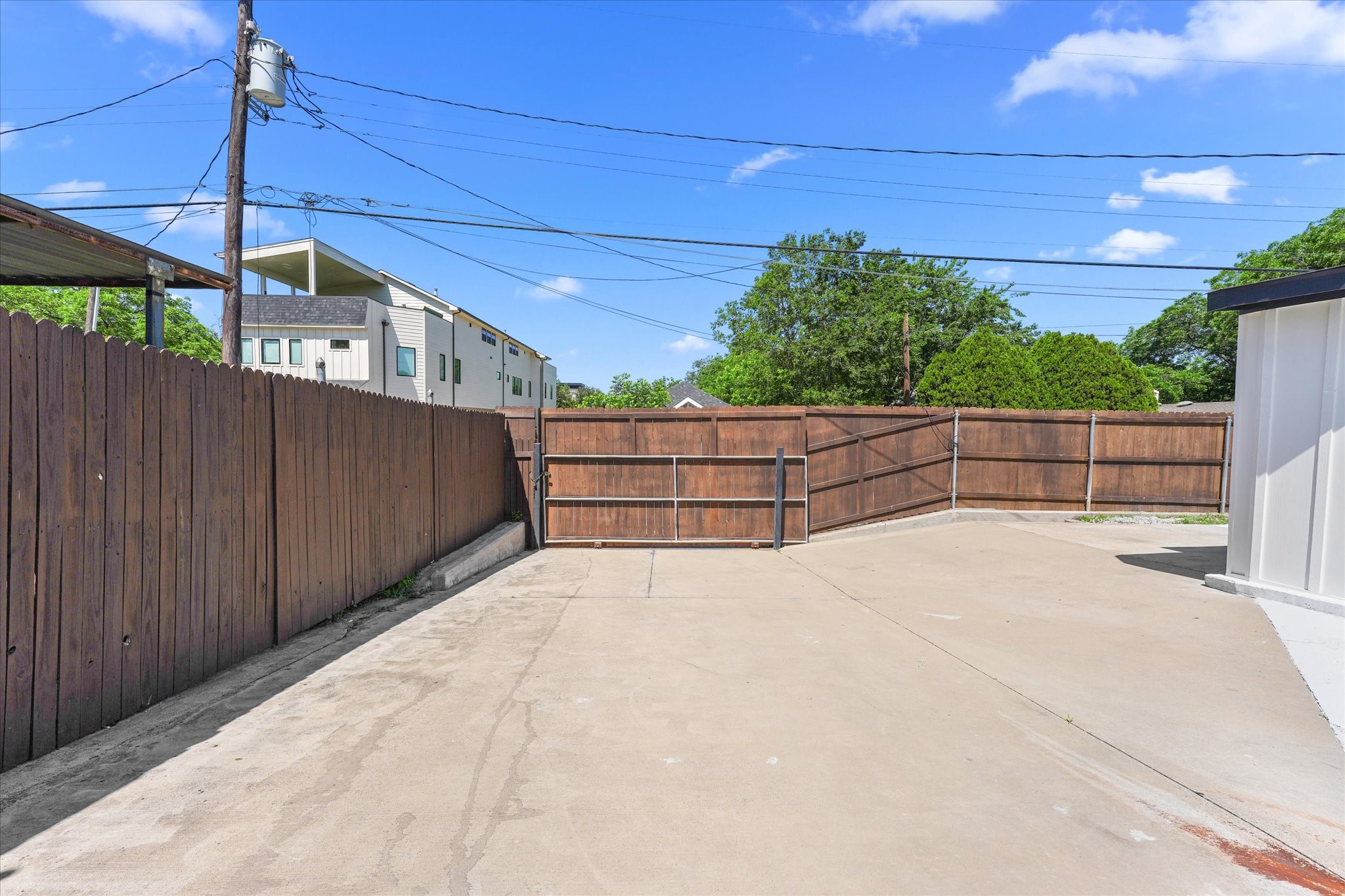 300 Steinman Avenue Dallas TX 75203
