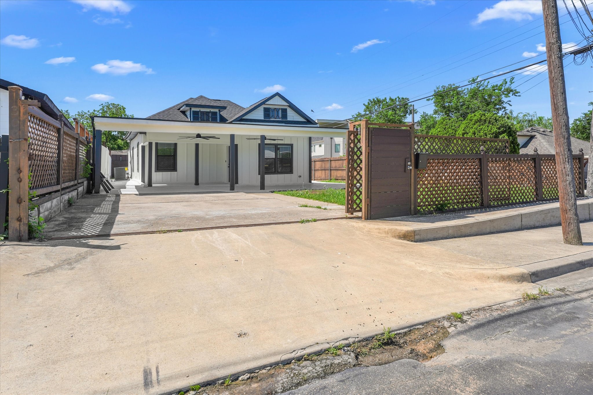 300 Steinman Avenue Dallas TX 75203