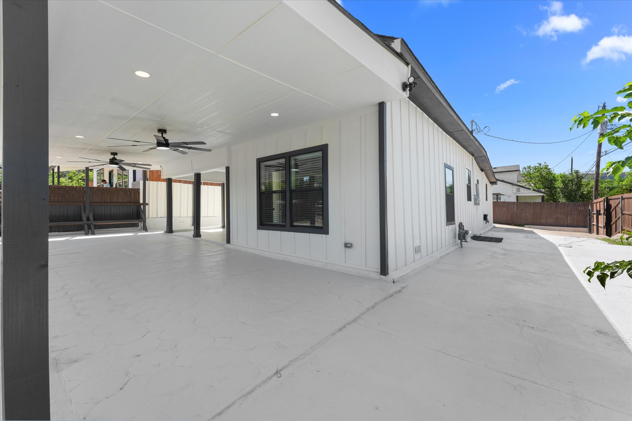 300 Steinman Avenue Dallas TX 75203