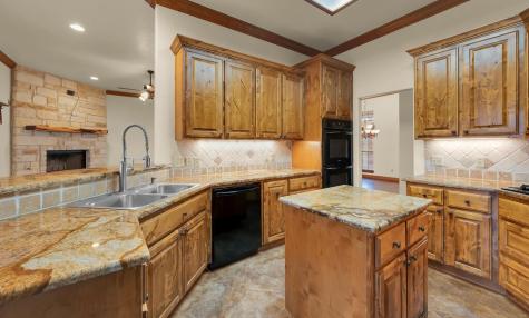 1609 Southern View Lorena TX 76655