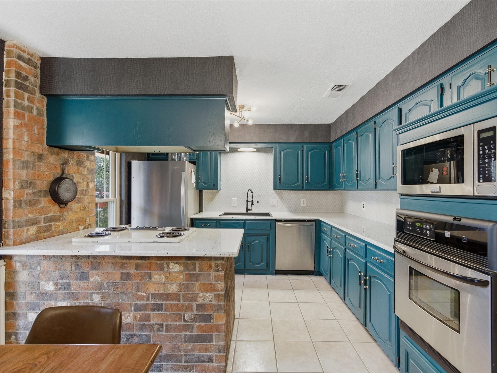 2801 Meadow Creek Bedford TX 76021