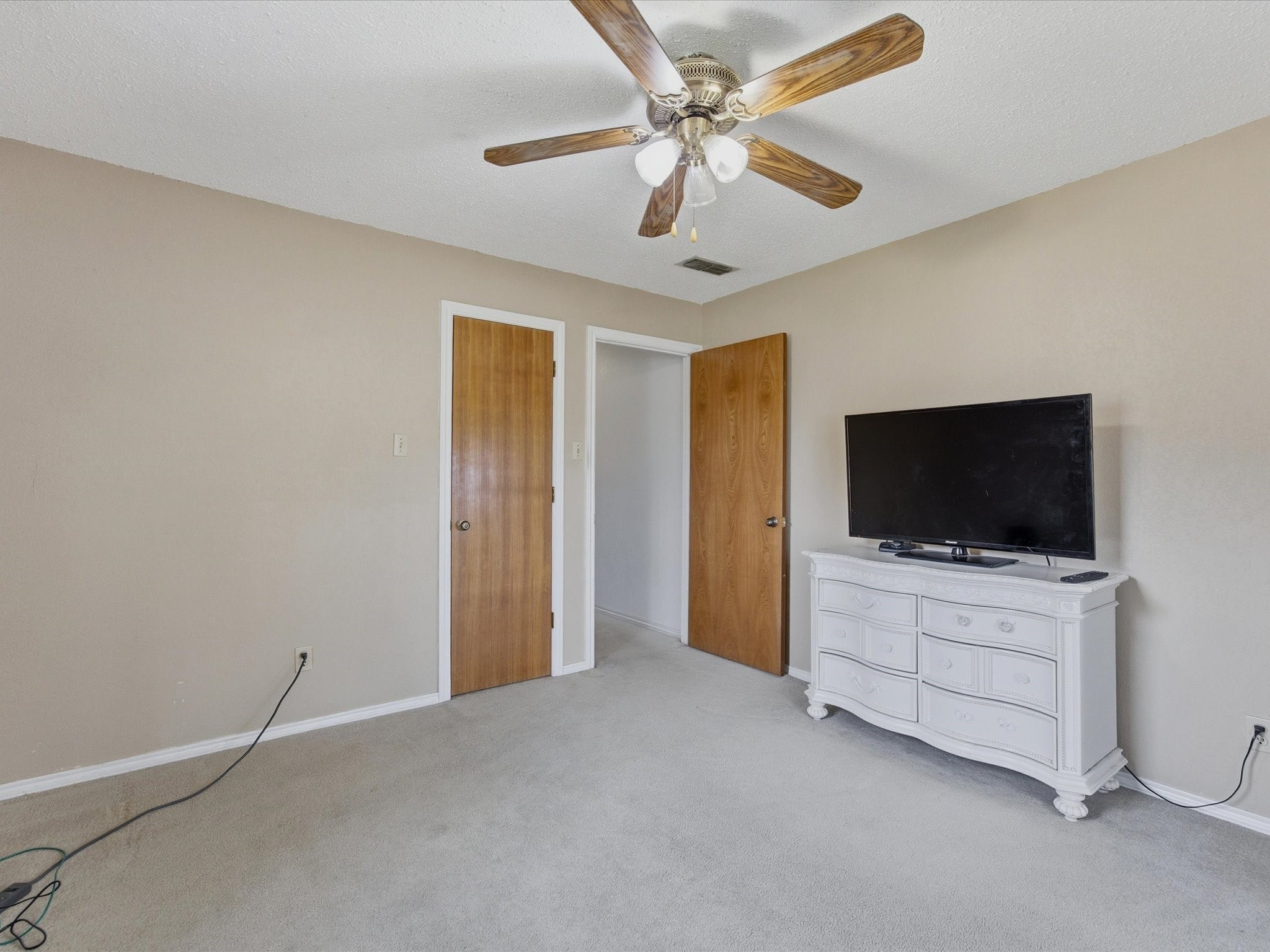 2801 Meadow Creek Bedford TX 76021
