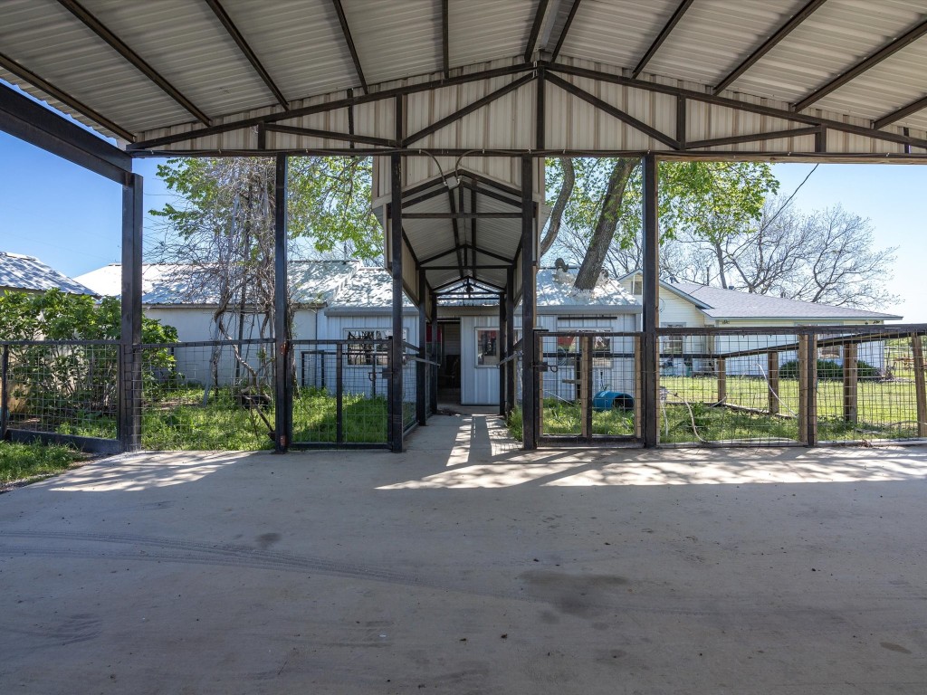 1006 County Road 2475 Alvord TX 76225