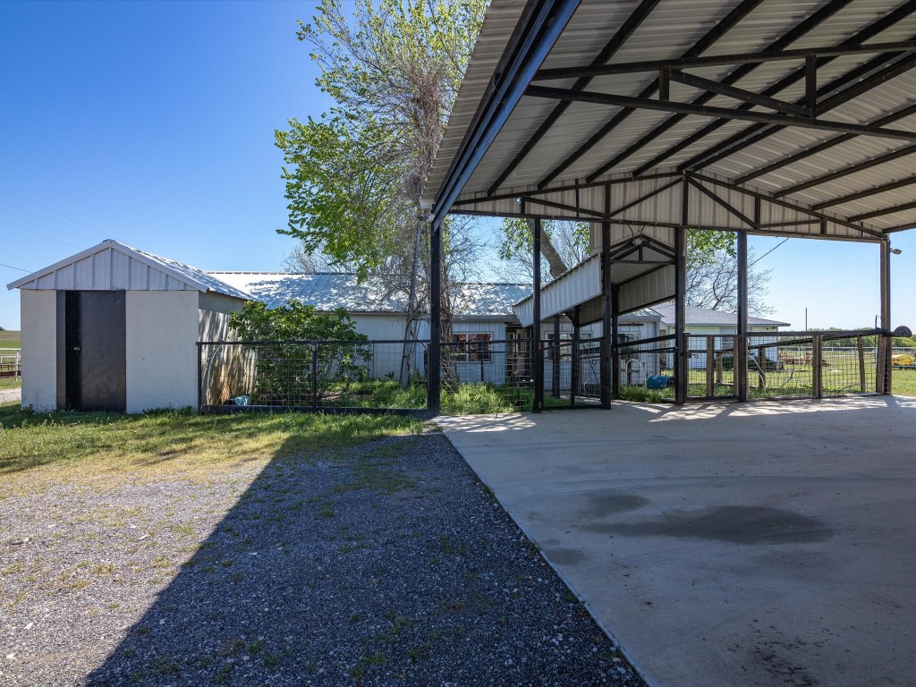 1006 County Road 2475 Alvord TX 76225