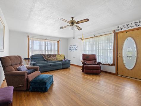 1006 County Road 2475 Alvord TX 76225