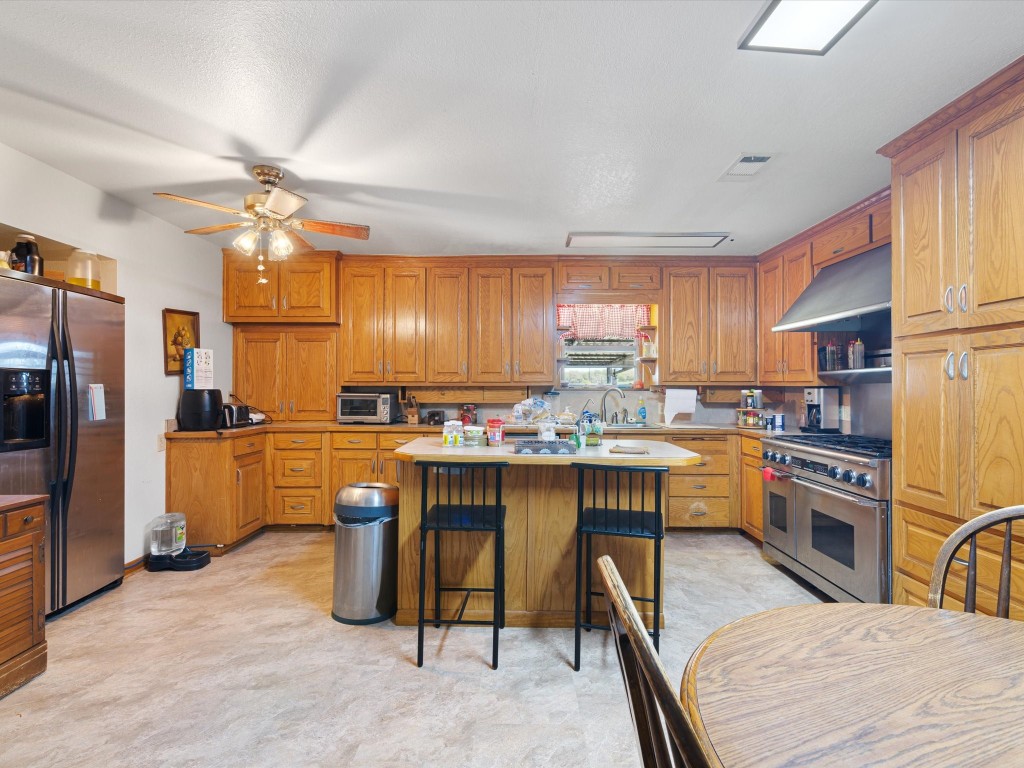 1006 County Road 2475 Alvord TX 76225